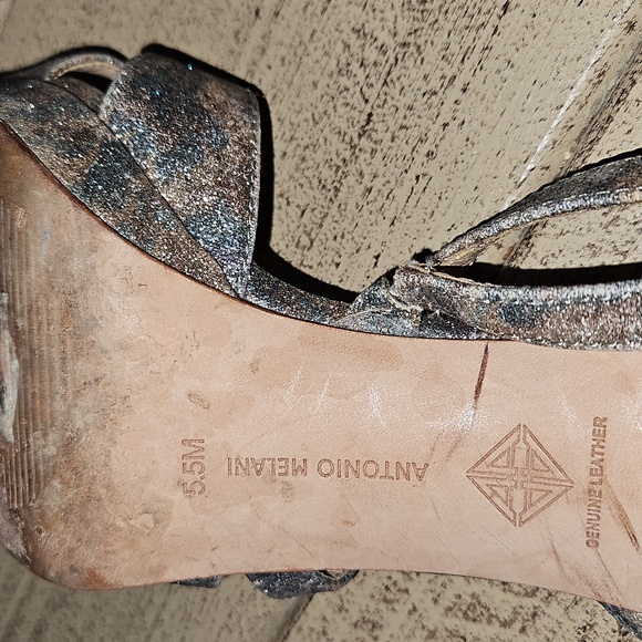 Shoes - Picture 7 of 8